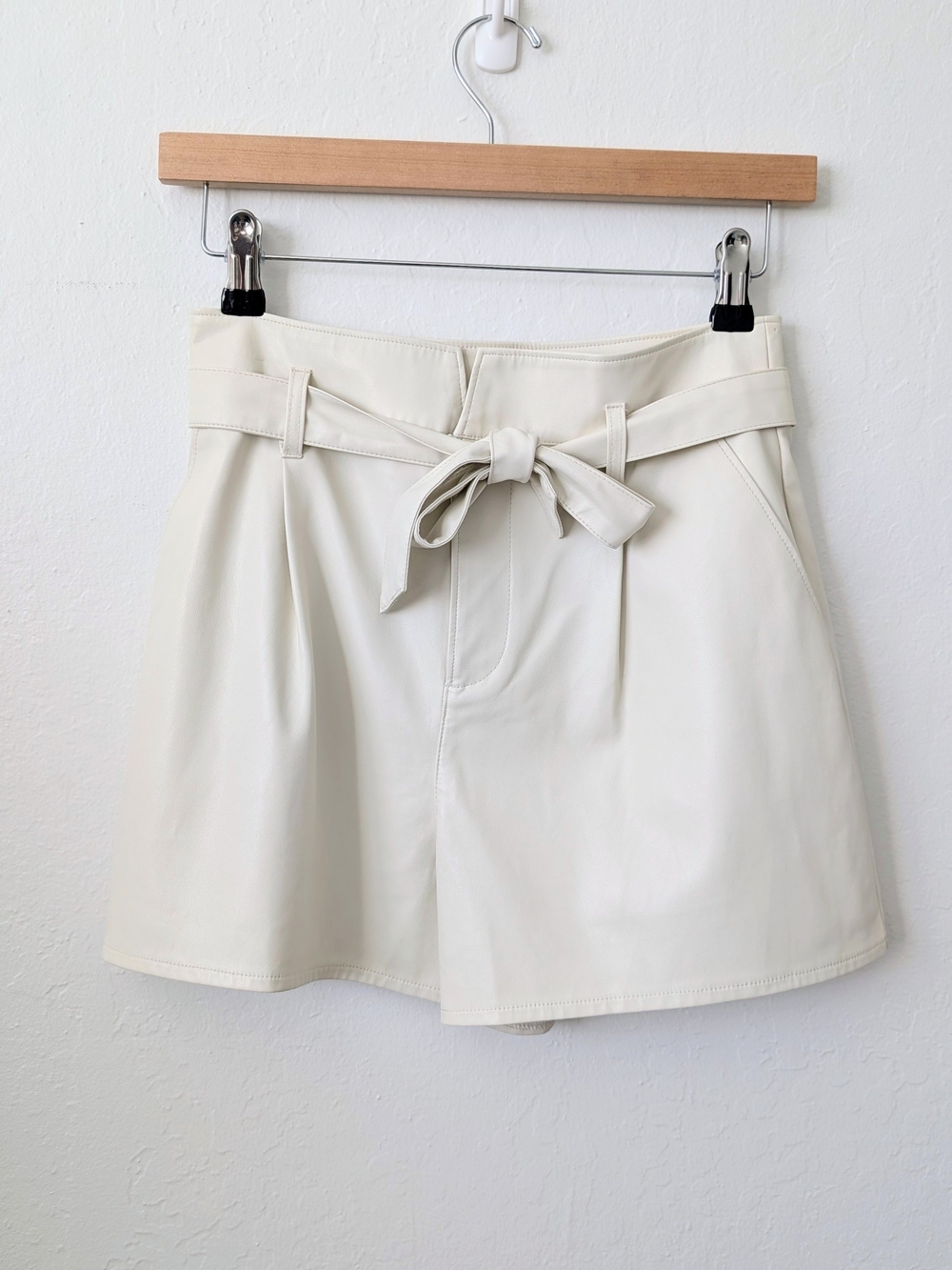 PAIGE High-Waist Faux Leather Ecru Tie-Belt Shorts Size Small 26"